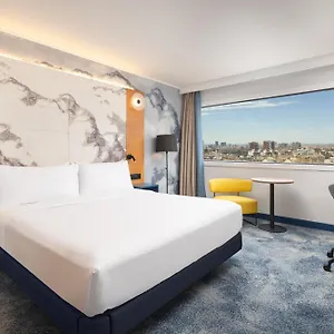 Hilton מלון