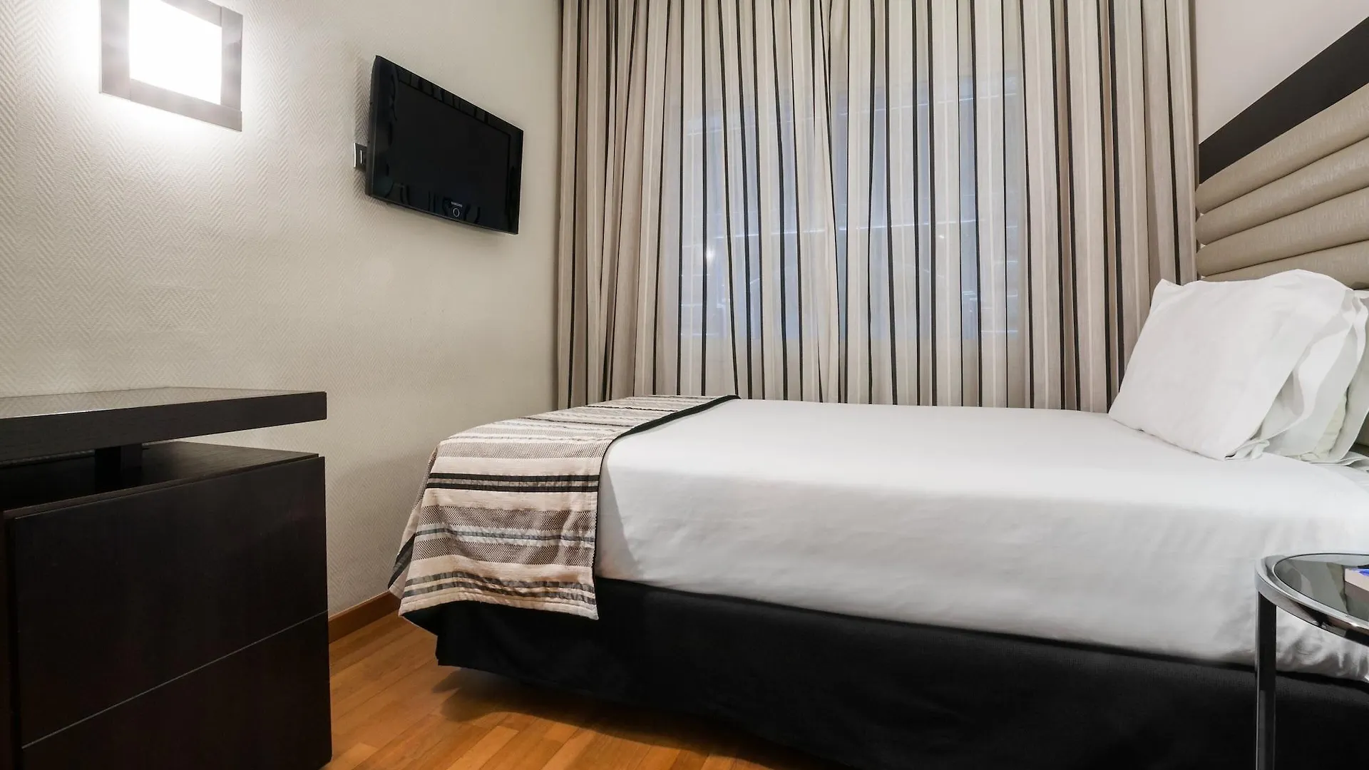 Exe Cristal Palace Barselona Otel
